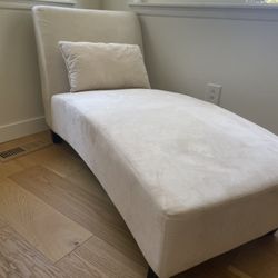 Tan Chaise Lounge – Neutral & Like New
