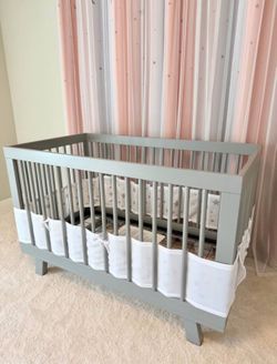 BABYLETTO Hudson 3-in-1 Convertible Crib + Toddler Rail + Breathable Mesh Mattress – Like New