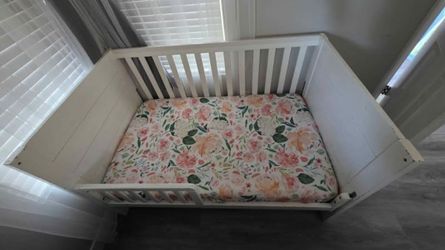 White Convertible Full sized crib