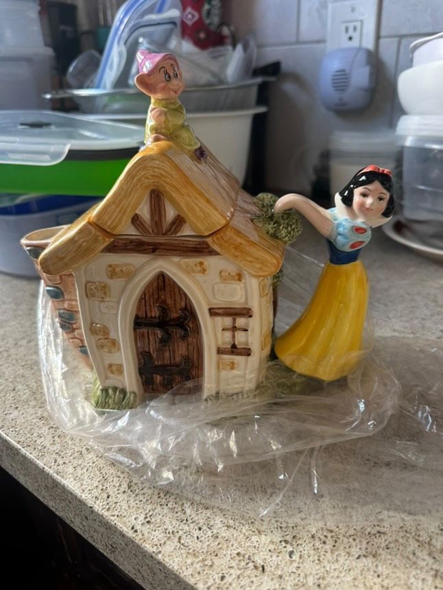 Disney Snow White Tea Pot