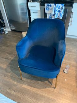 Sofa and chairs for sale.