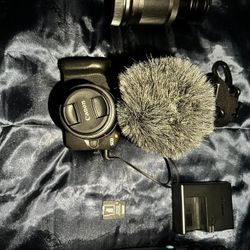 Canon EOS R100 4K Creator Bundle