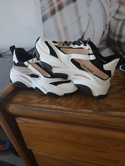 Women's Possession Chunky Lace-Up Sneakers Size 7