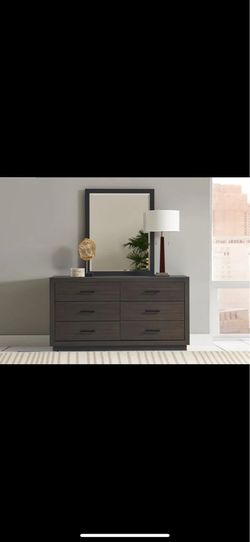 Dresser (has matching night stands)