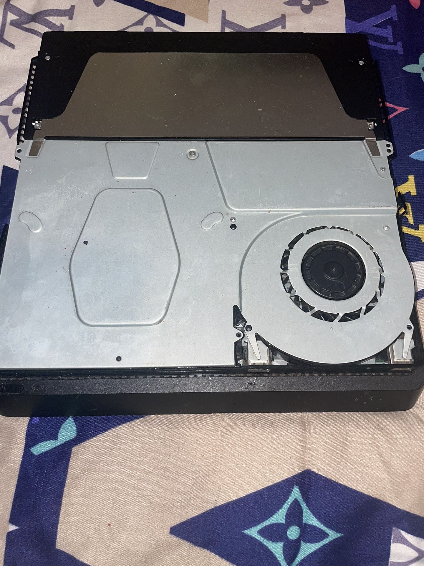 PlayStation 4 Slim broken