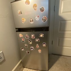 Insignia Mini Fridge With Top Freezer Stainless Steel