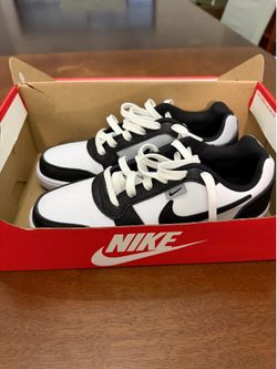 White + Black Nike Eberon Low Premium Size 7.5, Open box, like new
