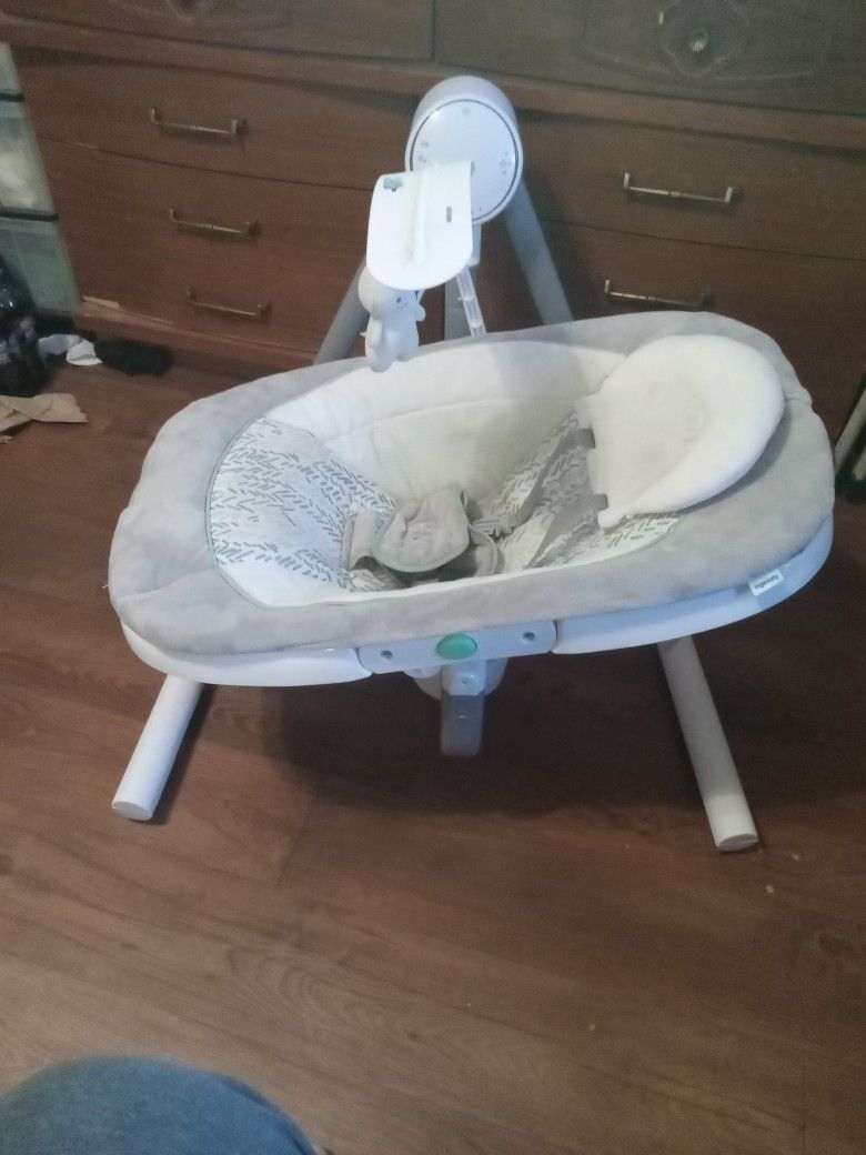 Ingenuity Electric Baby Swing. Plays Music Sounds, 6 Speeds And Timer