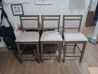 3 Bar stools with backs