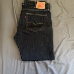 527 LEVIS 