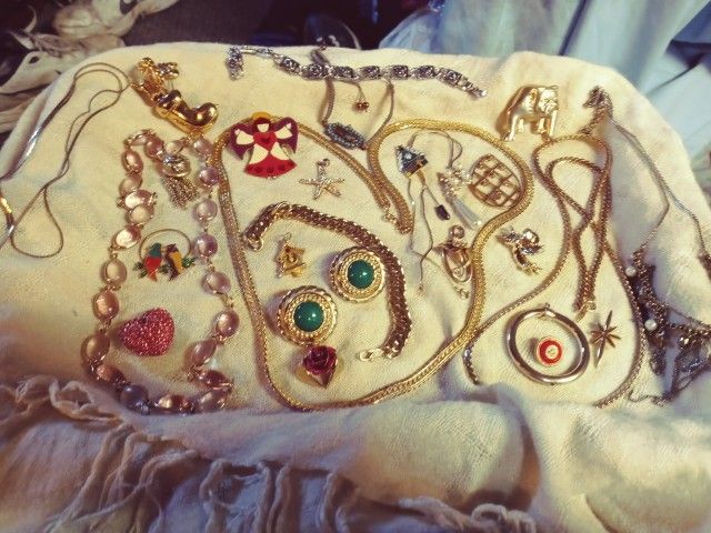 Antique And Vintage Gold Colored Untested Huge Jewelry Lot