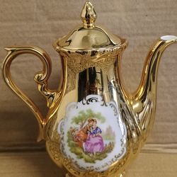 Bavaria teapot set, gold and fancy.