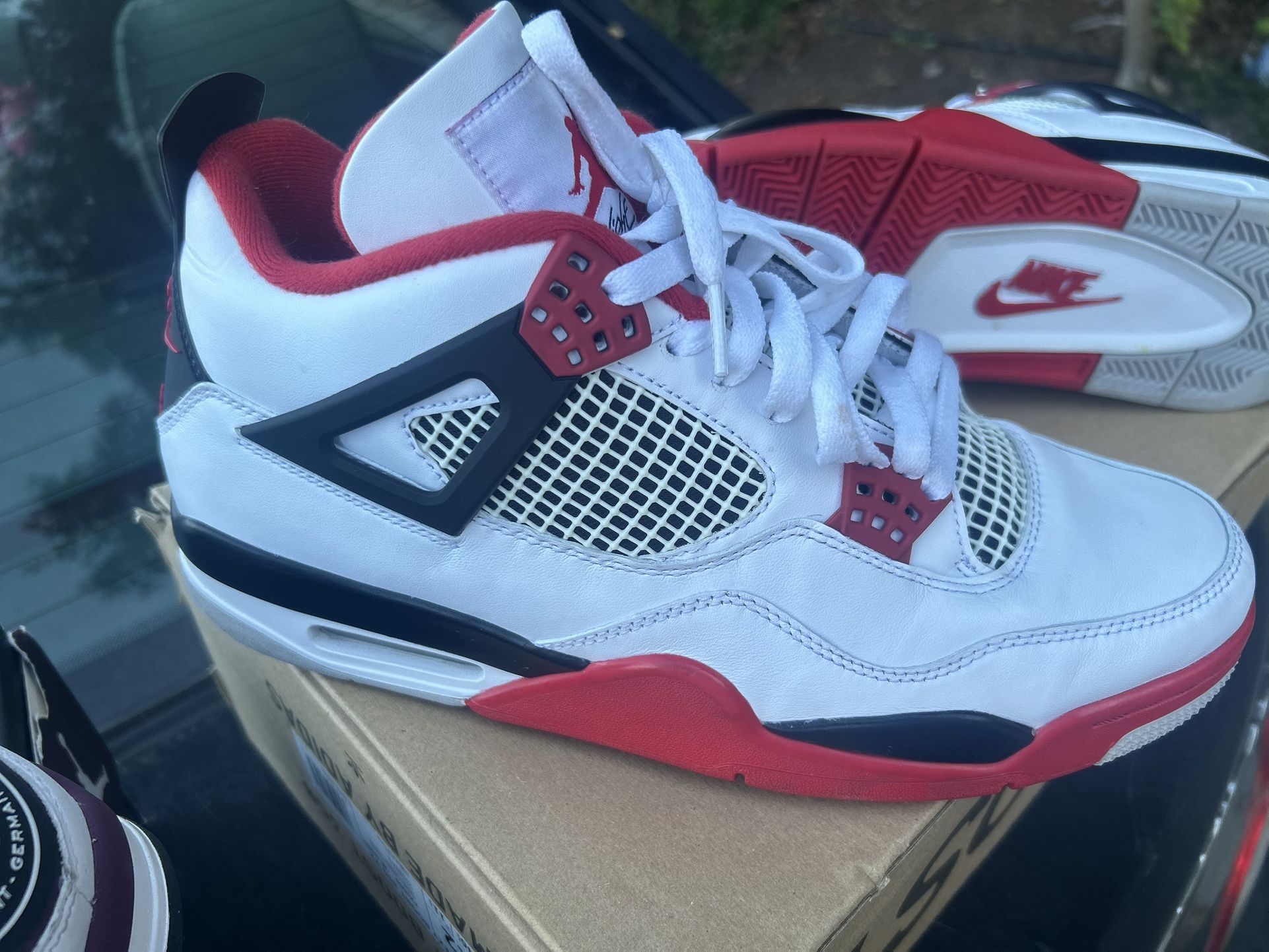 Retro Jordan 4 Fire Red