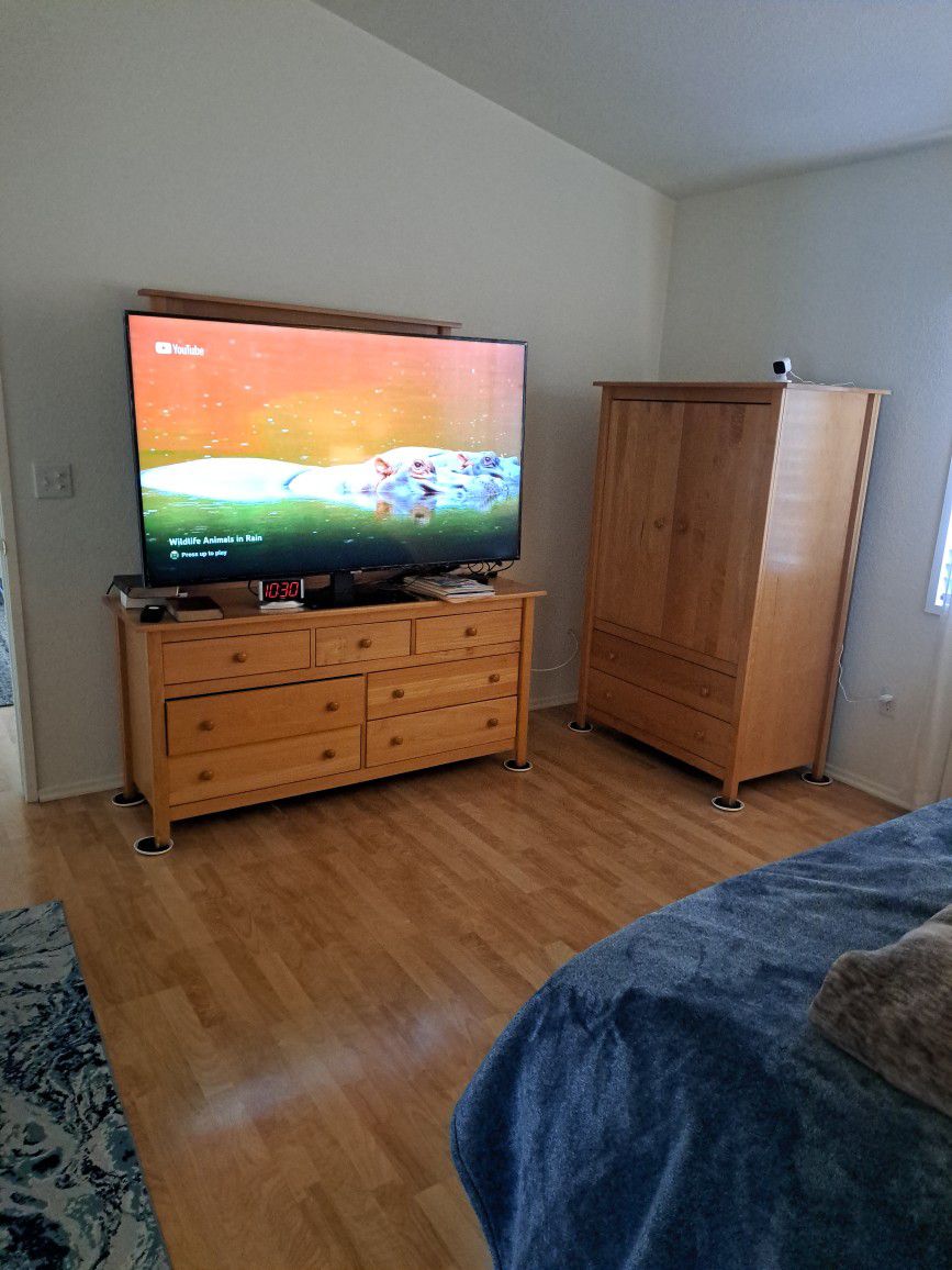 High-quality wood bedroom set