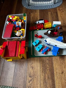 DUPLO Toy Set and 4 Big Basesy