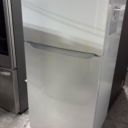 Frigidaire Apartment Size Refrigerator