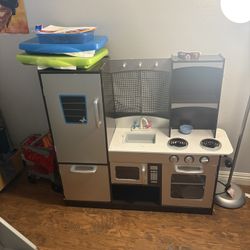 Toy Kitchen 