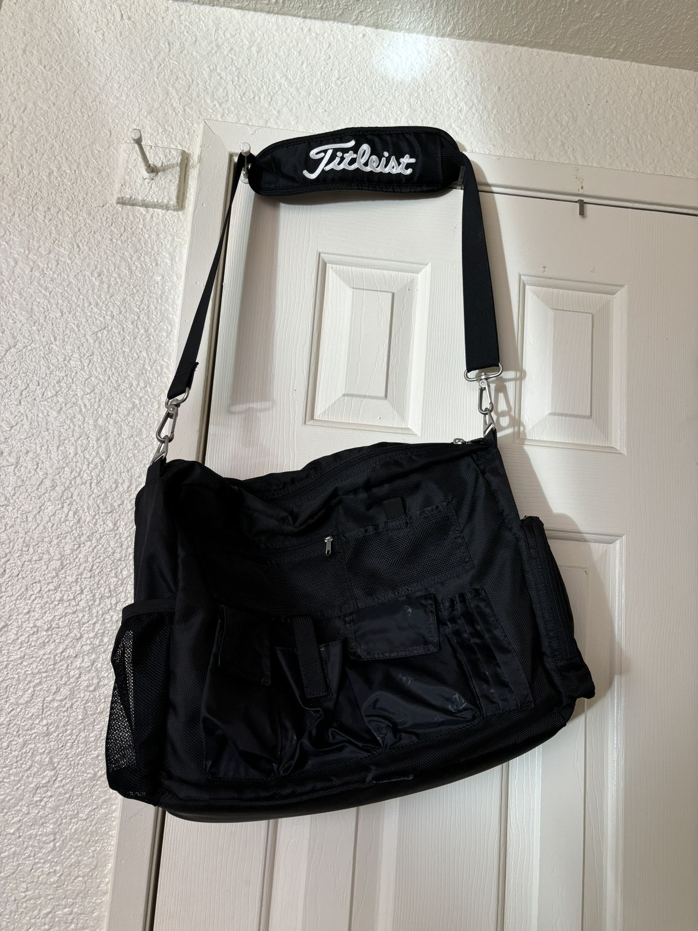 Titleist Lab top Messenger Computer Travel Work Should Strap Bag