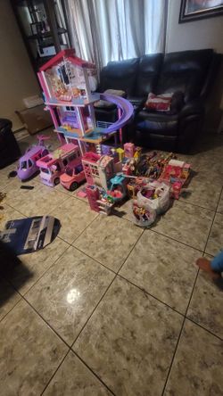 Casa de barbie  camper carro avión elicoptero y muchas cosas más  todo como nuevo