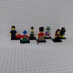 Lego Minifigures (Lot 26)