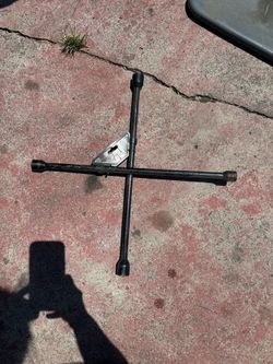 Lug wrench
