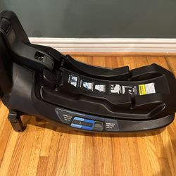 Nuna car seat With Base 