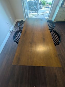 Dining table/dining chairs