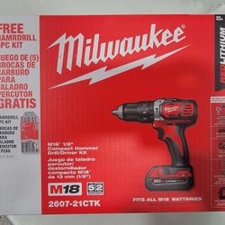 Milwaukee M18 Hammer Drill Driver Kit New 