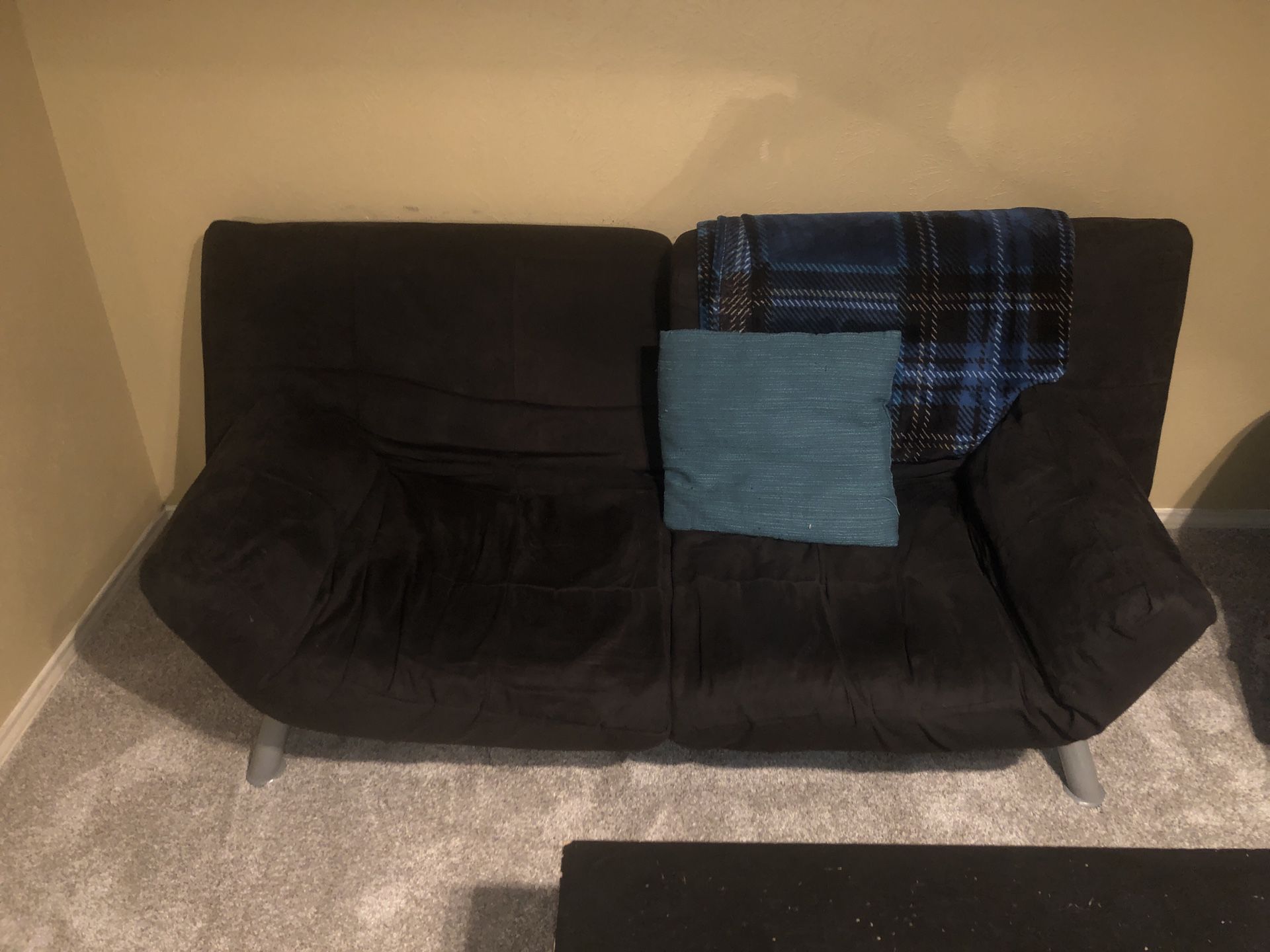 ($20 OBO) Futon that expands into a bed (approx L6ft X W4ft when expanded into a bed)