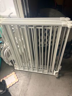 White Baby or Pet Safety Gate