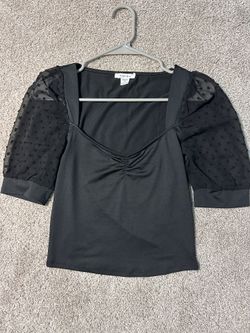 Amisu T-shirt with puff sleeves fits beautifully