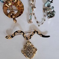 Vintage Brooches Lot