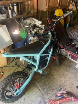 Sellling ebike brand new has 750 miles got it 5 weeks ago