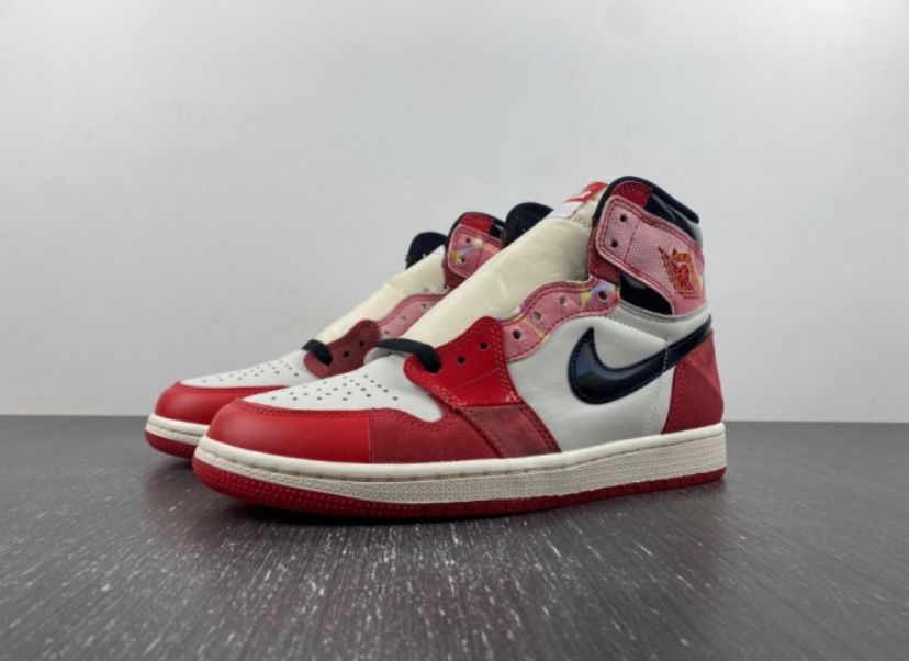 Glow in the dark JORDAN 1 HIGH OG SPIDER-MAN ACROSS THE SPIDER-VERSE