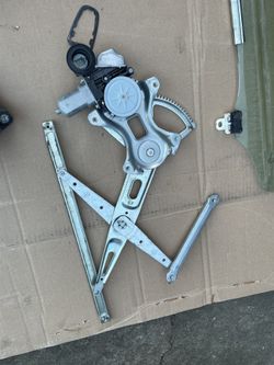 2010-15 Toyota Prius Driver Window Regulator 