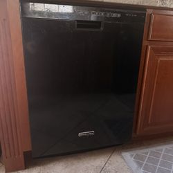 Dishwasher- KitchenAid- Black 