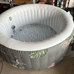 SaluSpa Inflatable Hot Tub