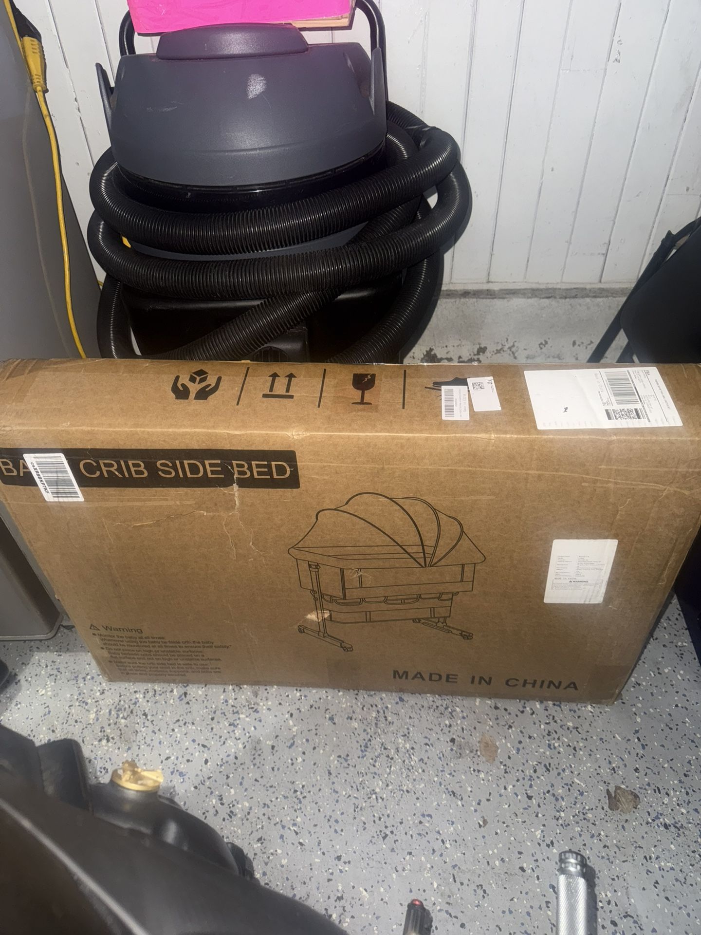 NEW NEVER OPENED YADAQUE BABY BEDSIDE BASSINET 