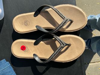 Women’s sandals size 7
