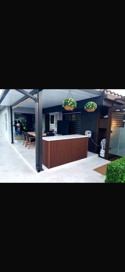 Outdoor Island Bar,like New