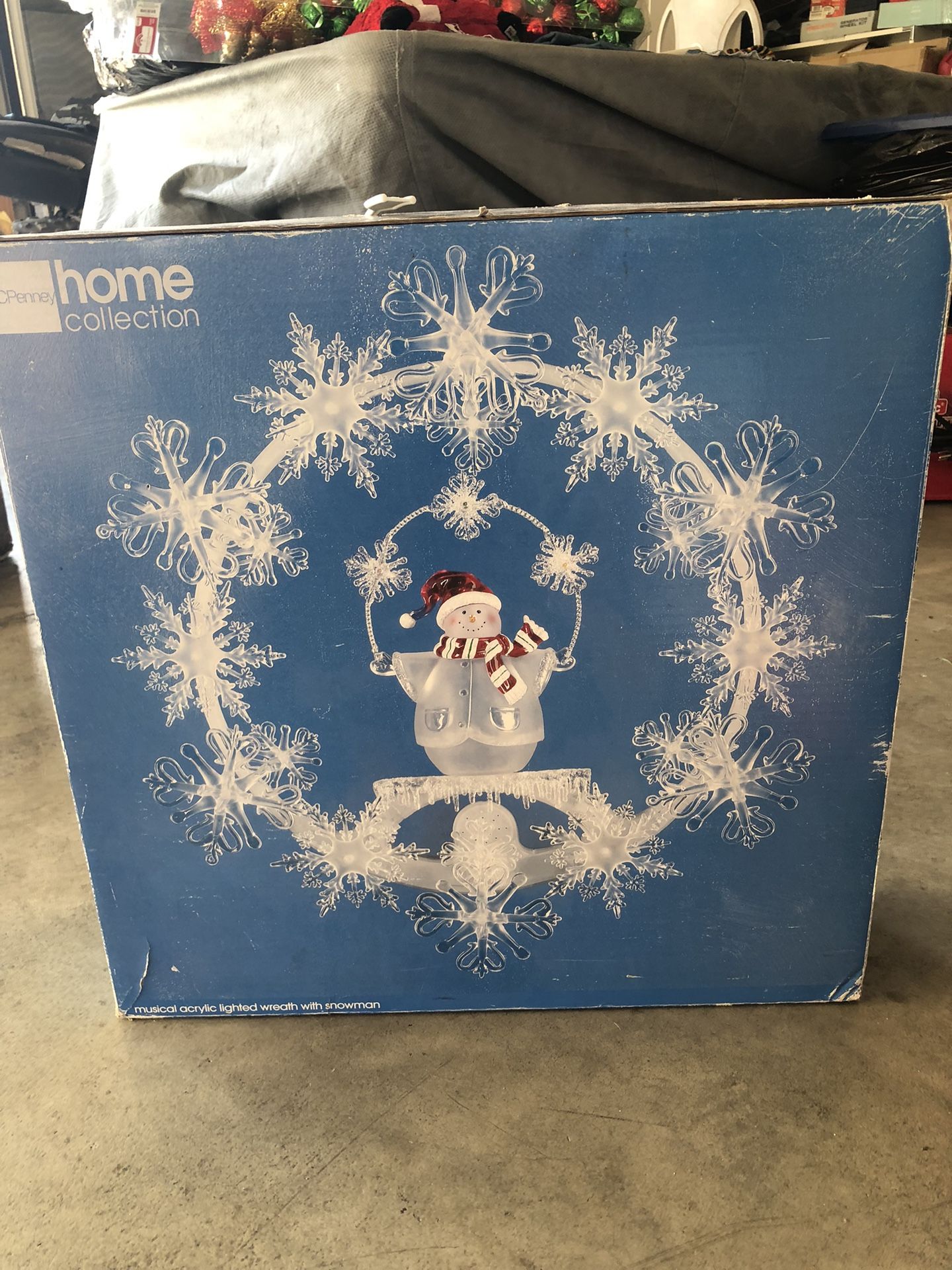 JC penny Musical acrylic lighted wreath with snowman 