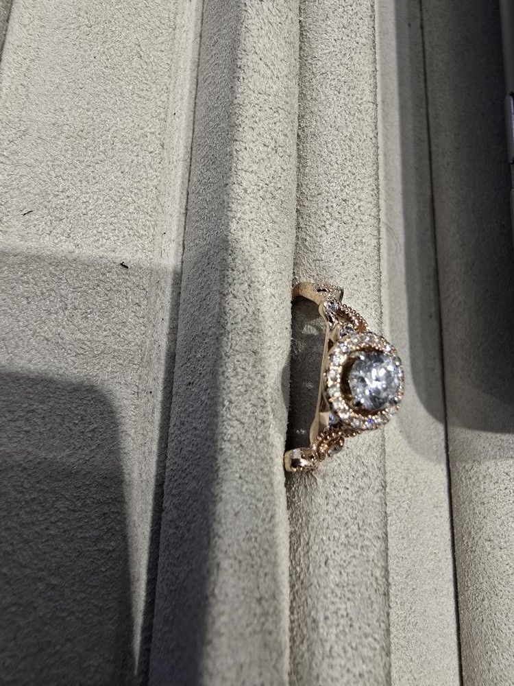 Women's Diamond Engagement Ring 