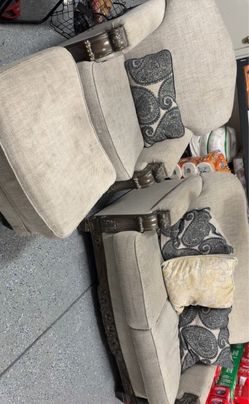 FREE COUCHES
