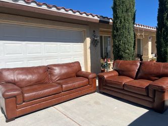 Matching Sofa & Loveseat!