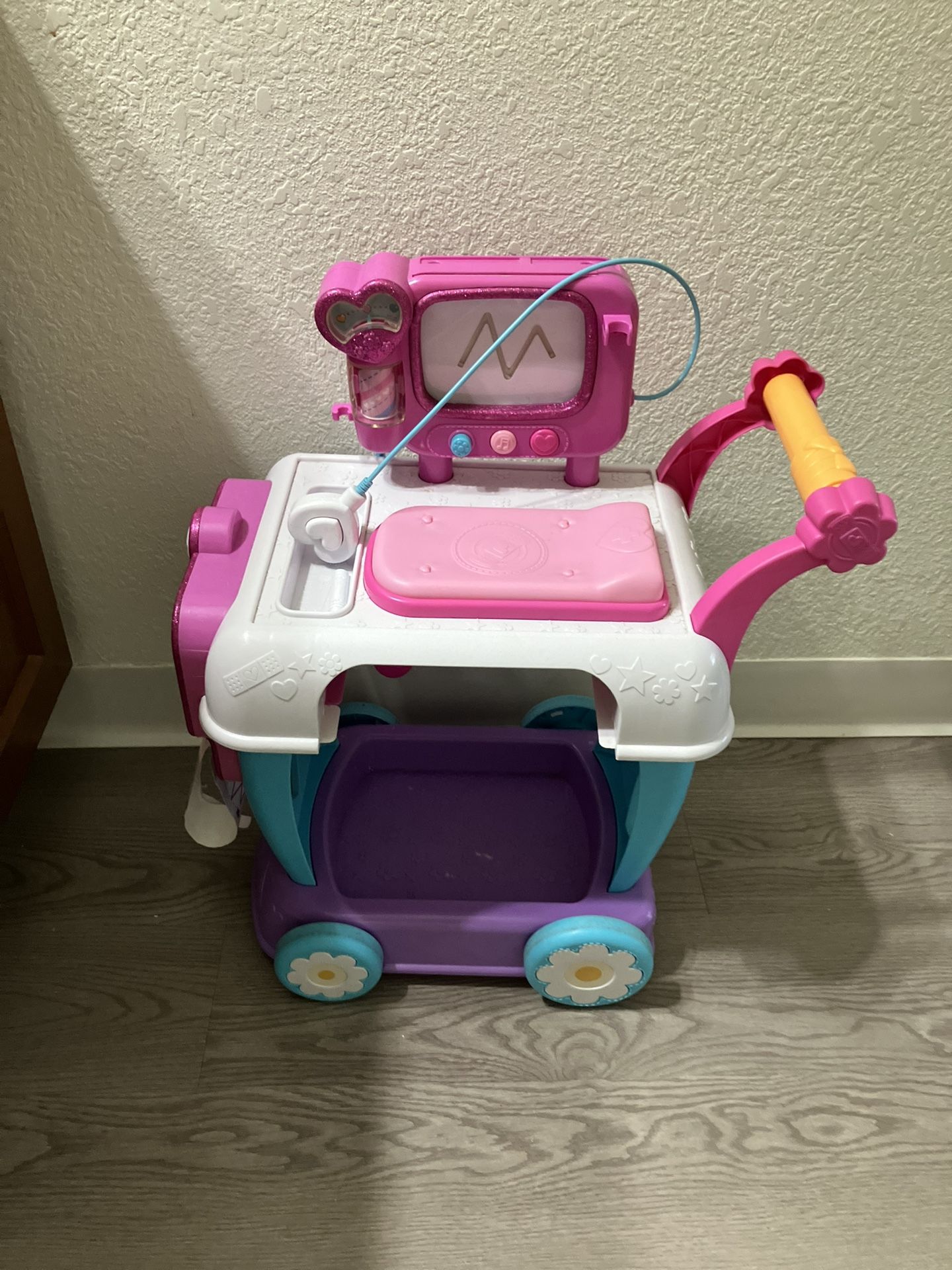 Disney Junior Doc McStuffins Toy Hospital Care Cart
