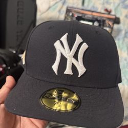 New Era Yankees Exclusive Size 7 1/8