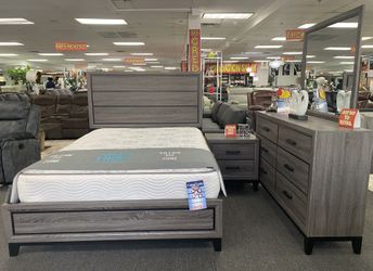 Modern 7PC Set With Matt And Box $1,299!/ ¡Juego moderno de 7 piezas con mate y caja $ 1,299!