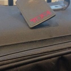 Tumi Alpha 2 Continental Expandable 2-Wheeled Carry-On with tags