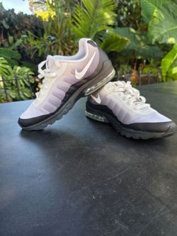 Nike Air Max Invigor Sneakers White Black