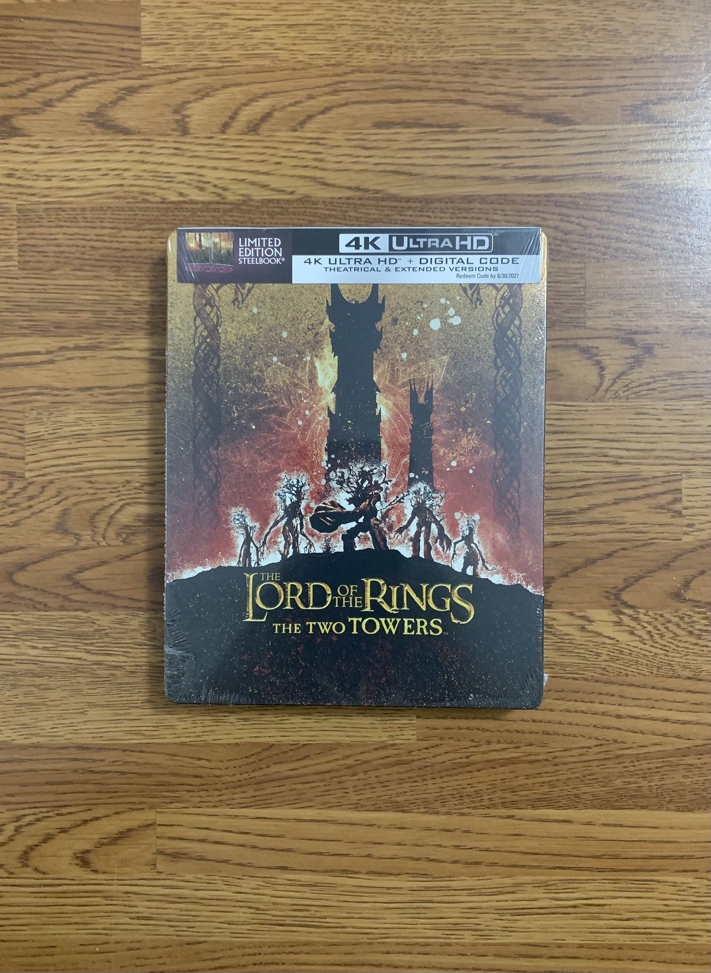 The LOTR: The Two Towers (Walmart Exclusive) [Limited Edition Steelbook] 4K UHD Blu-ray Combo Pack (4K UHD Blu-ray + Digital Code)